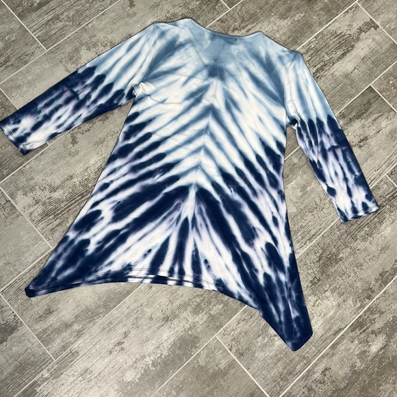 Tie Dye 3/4 length Sleeve Rhinestone Embellished Front Top - Picture 6 of 8